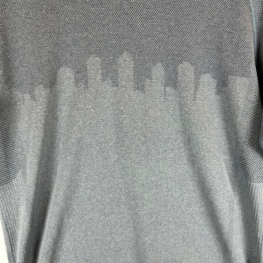 Lululemon‎ Men's Metal Vent Tech City Skyline Long Sleeve Shirt Size M - Picture 11 of 11